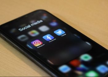 Is Social Media for Manufacturers Actually Helpful?
