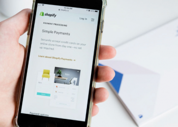 How to Begin the Transition Into eCommerce as a B2B Manufacturer